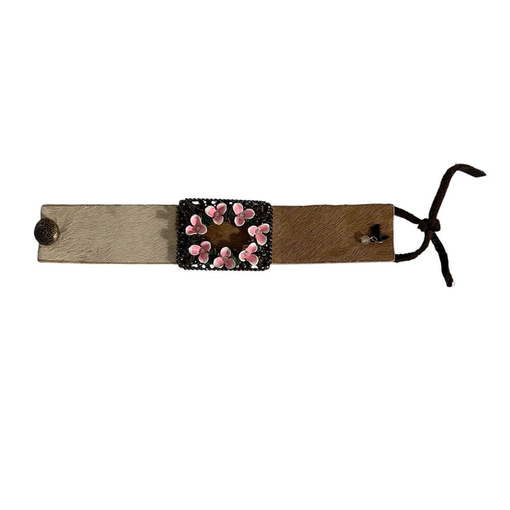 Rare Betsey Johnson Floral Bracelet Brown Cream Calf Hair Leather Pink F… - Picture 2 of 9